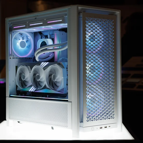 PC GAMER WHITE - I7 13700K - 32GB RAM - RX 9070 XT - 1TB SSD